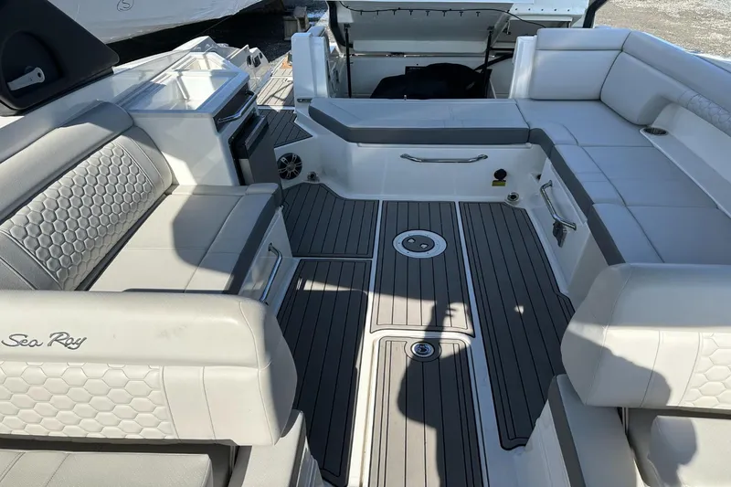 Slide: The Image of Sea Ray SDX 290 Outboard 2023 - 45