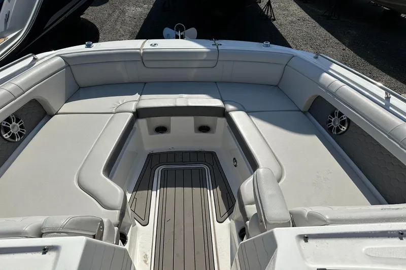 Slide: The Image of Sea Ray SDX 290 Outboard 2023 - 47
