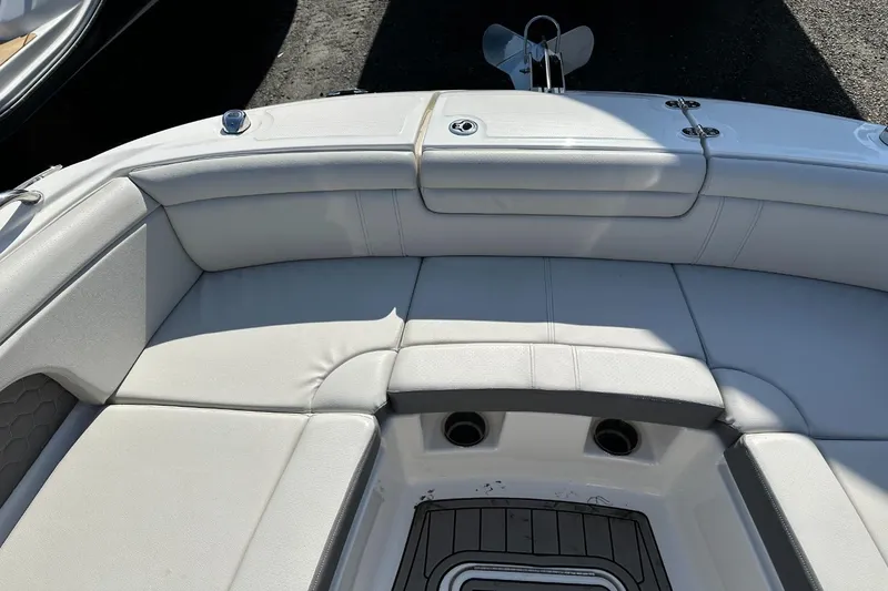 Slide: The Image of Sea Ray SDX 290 Outboard 2023 - 48