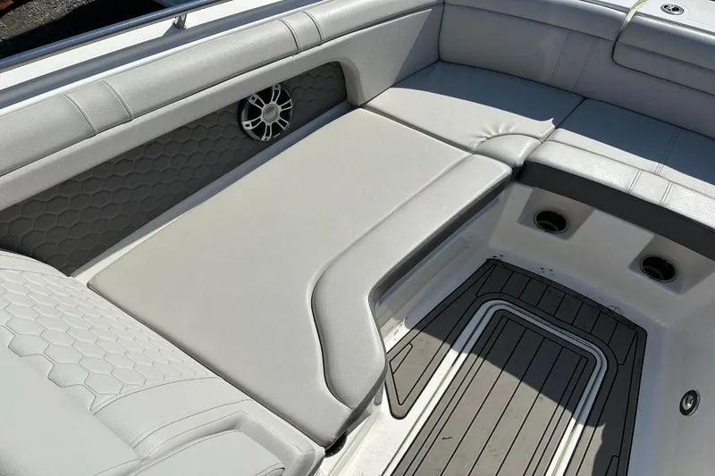 Slide: The Image of Sea Ray SDX 290 Outboard 2023 - 50
