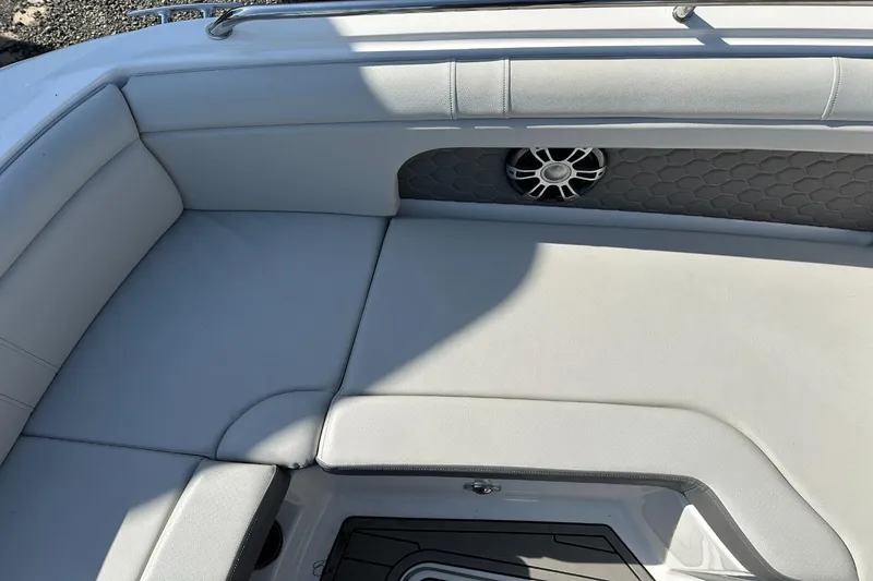 Slide: The Image of Sea Ray SDX 290 Outboard 2023 - 51