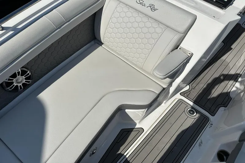 Slide: The Image of Sea Ray SDX 290 Outboard 2023 - 52