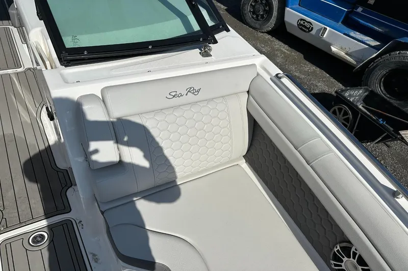 Slide: The Image of Sea Ray SDX 290 Outboard 2023 - 53