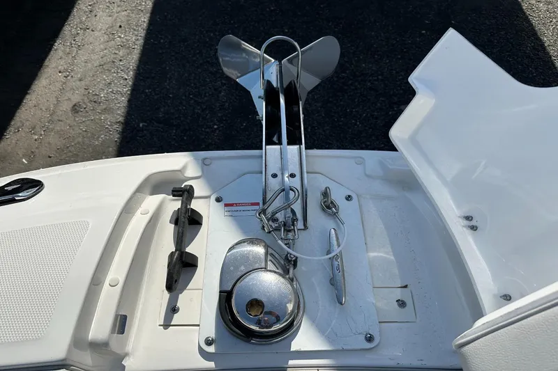 Slide: The Image of Sea Ray SDX 290 Outboard 2023 - 56