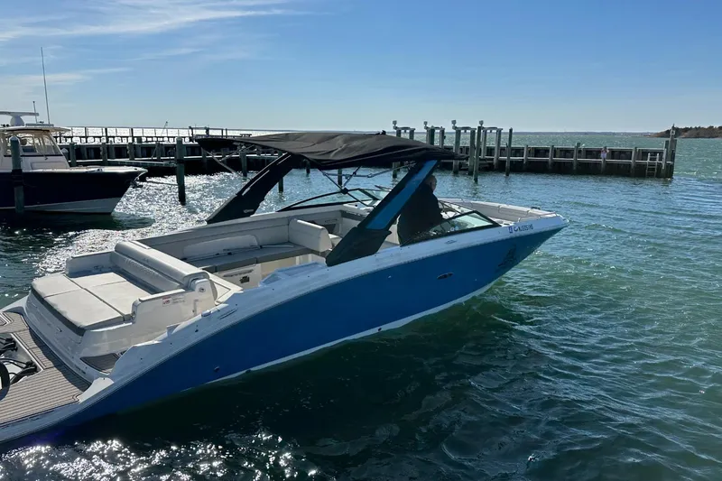 Slide: The Image of Sea Ray SDX 290 Outboard 2023 - 61