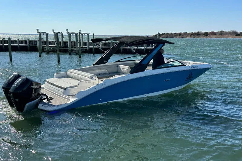Slide: The Image of Sea Ray SDX 290 Outboard 2023 - 63