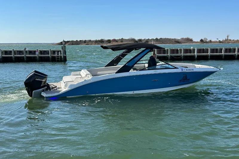 Slide: The Image of Sea Ray SDX 290 Outboard 2023 - 65
