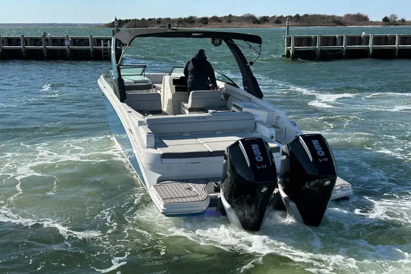 Slide: The Image of Sea Ray SDX 290 Outboard 2023 - 79