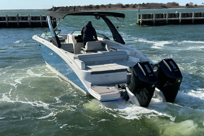 Slide: The Image of Sea Ray SDX 290 Outboard 2023 - 9
