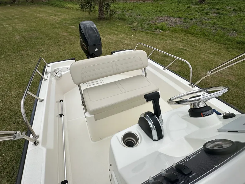 Slide: The Image of Boston Whaler 15 MONTAUK 2024 - 2