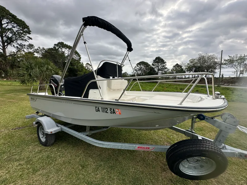Slide: The Image of Boston Whaler 15 MONTAUK 2024 - 8
