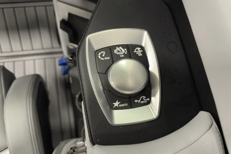 Slide: The Image of Mastercraft XT22 2025 - 29