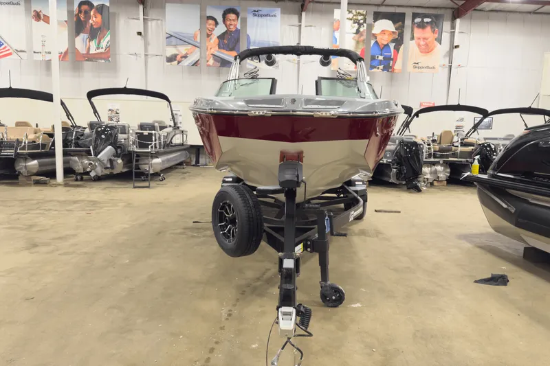 Slide: The Image of Mastercraft XT22 2025 - 4