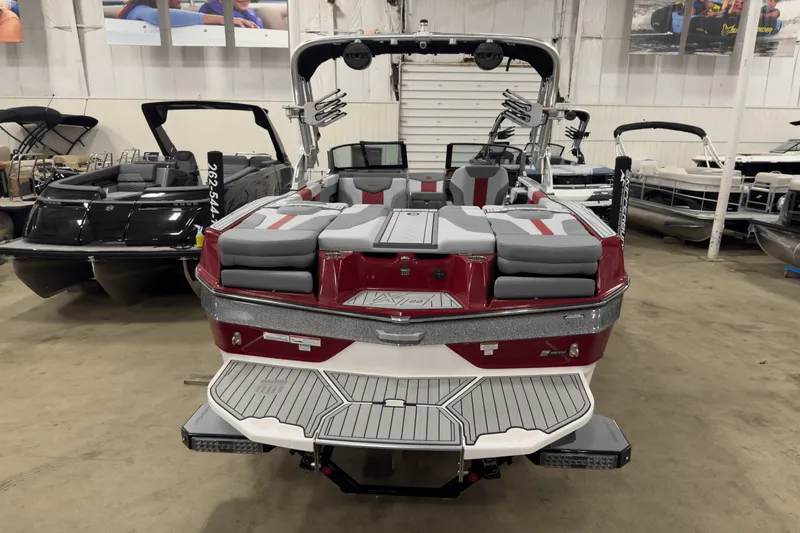Slide: The Image of Mastercraft XT22 2025 - 8