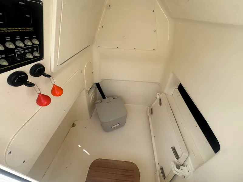 Slide: The Image of Boston Whaler 280 Dauntless 2023 - 11