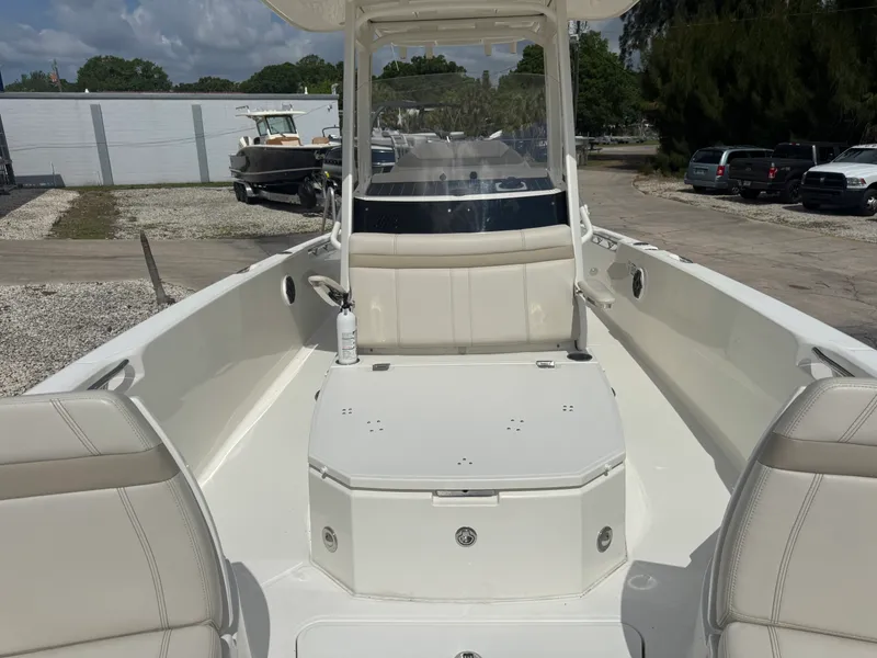 Slide: The Image of Boston Whaler 280 Dauntless 2023 - 12