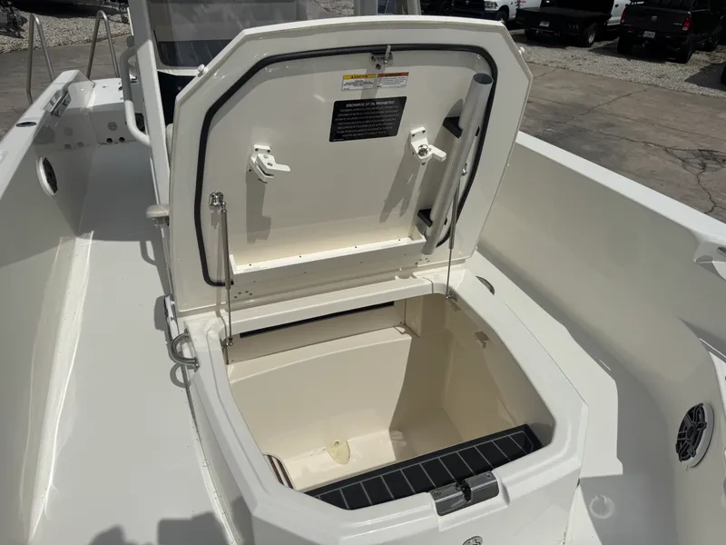 Slide: The Image of Boston Whaler 280 Dauntless 2023 - 13