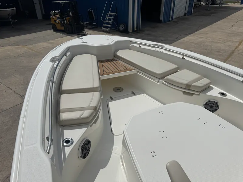 Slide: The Image of Boston Whaler 280 Dauntless 2023 - 16