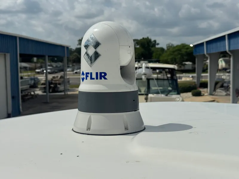 Slide: The Image of Boston Whaler 280 Dauntless 2023 - 17