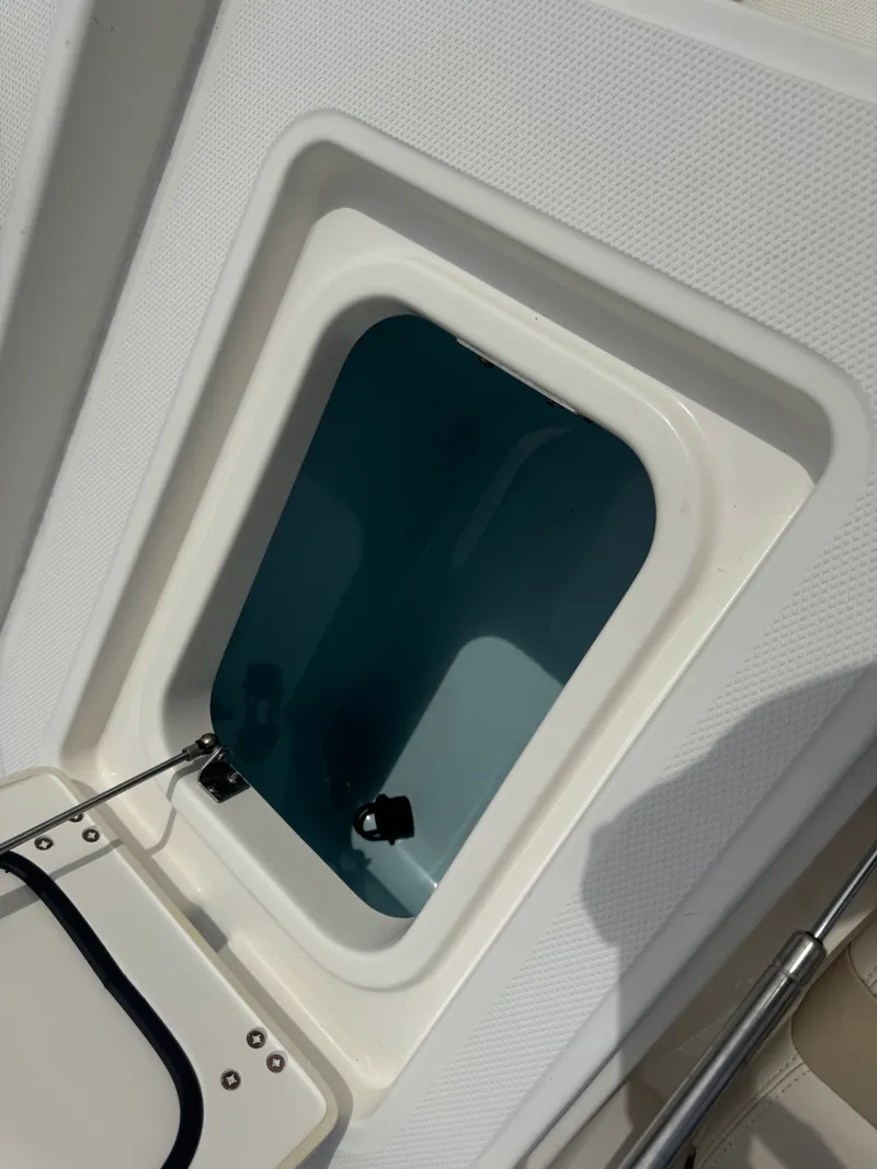 Slide: The Image of Boston Whaler 280 Dauntless 2023 - 19
