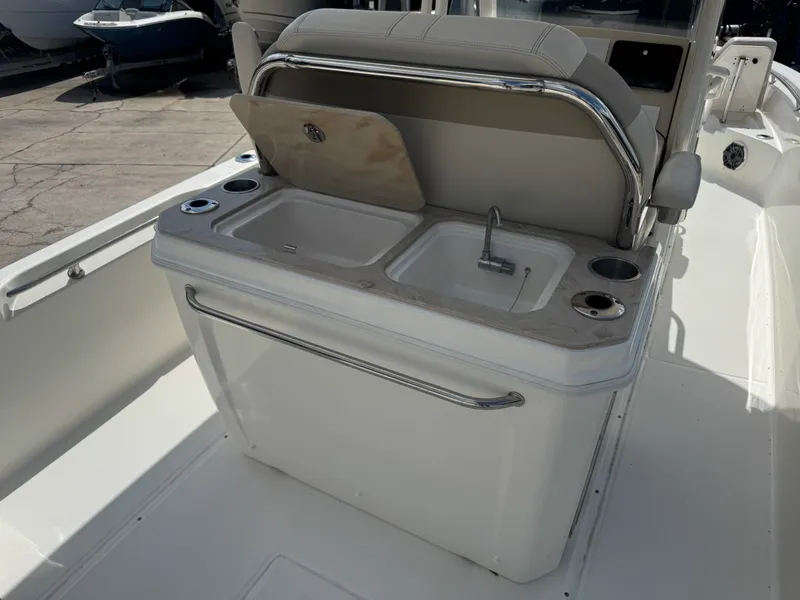 Slide: The Image of Boston Whaler 280 Dauntless 2023 - 6
