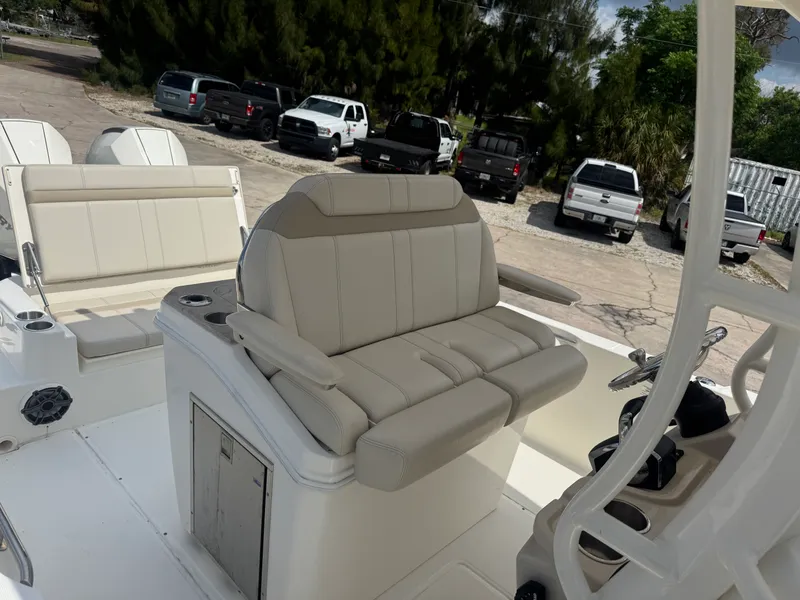 Slide: The Image of Boston Whaler 280 Dauntless 2023 - 8