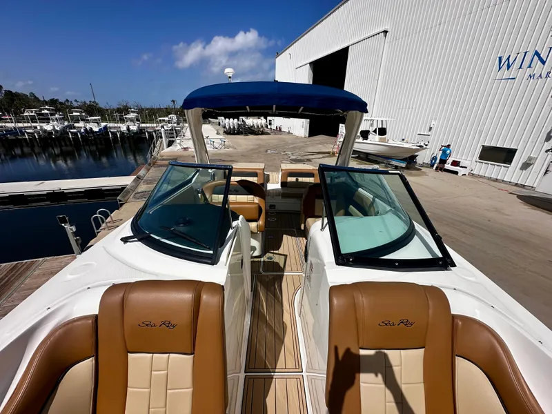 Slide: The Image of Sea Ray 300 SLX 2016 - 31