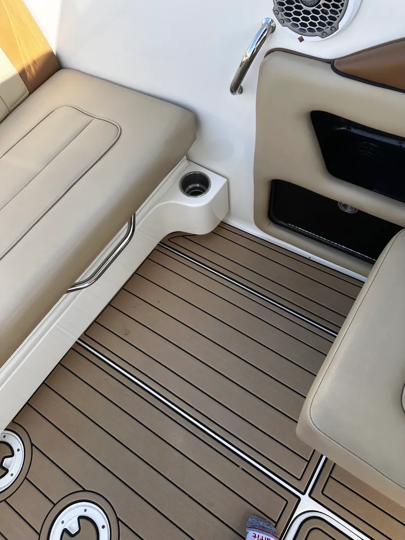 Slide: The Image of Sea Ray 300 SLX 2016 - 12