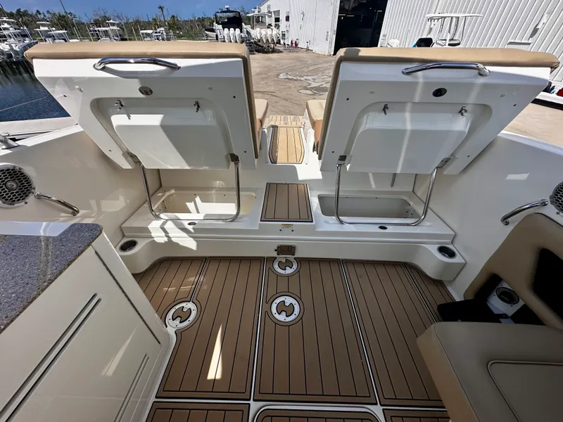 Slide: The Image of Sea Ray 300 SLX 2016 - 15