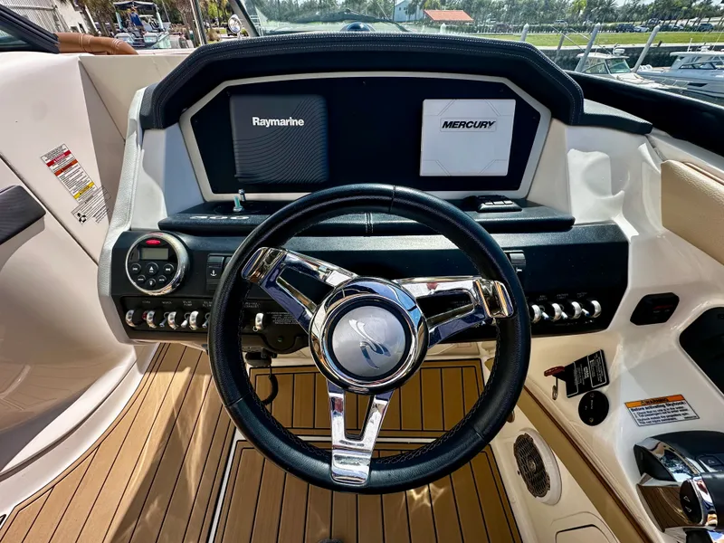 Slide: The Image of Sea Ray 300 SLX 2016 - 23
