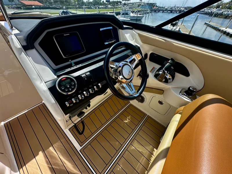 Slide: The Image of Sea Ray 300 SLX 2016 - 21