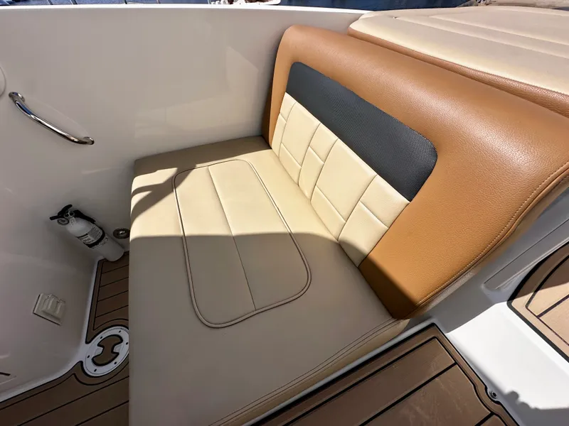 Slide: The Image of Sea Ray 300 SLX 2016 - 17