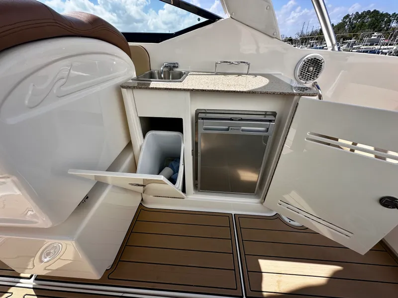 Slide: The Image of Sea Ray 300 SLX 2016 - 35