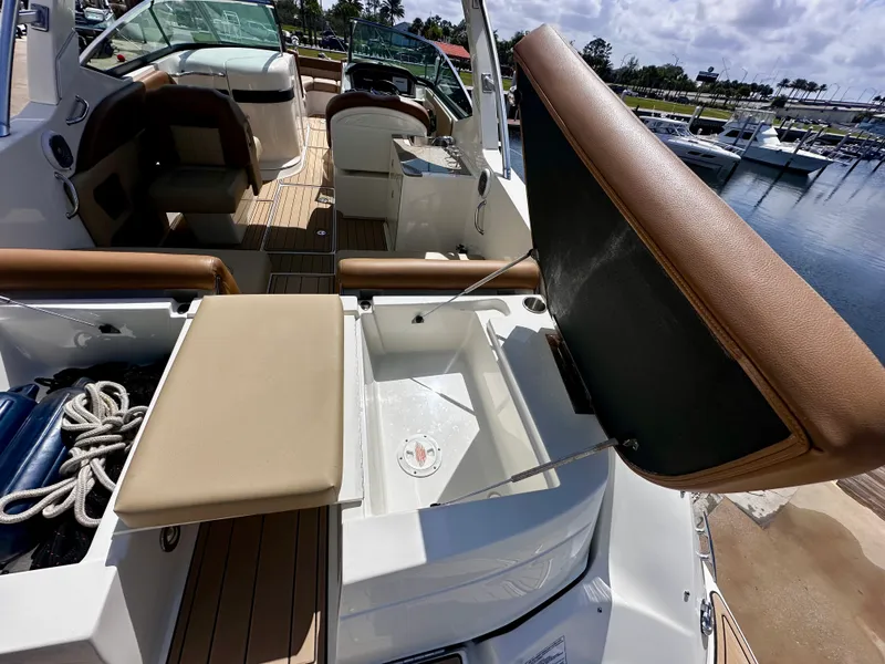Slide: The Image of Sea Ray 300 SLX 2016 - 10