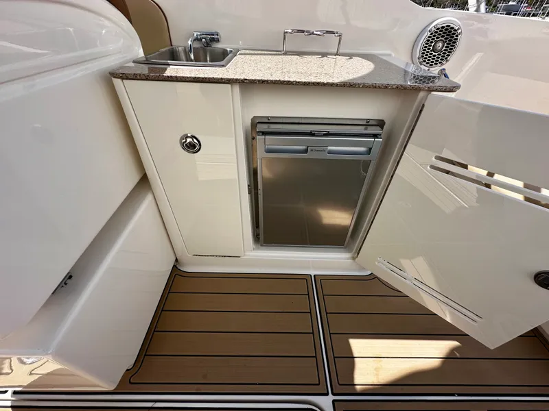 Slide: The Image of Sea Ray 300 SLX 2016 - 34