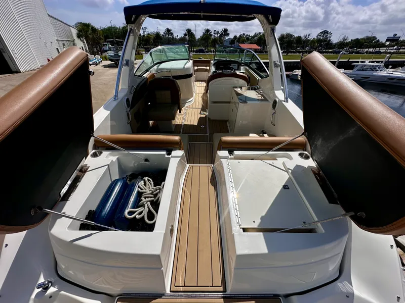 Slide: The Image of Sea Ray 300 SLX 2016 - 9