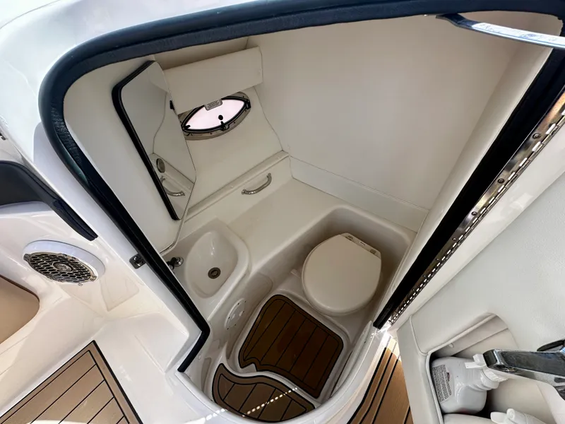 Slide: The Image of Sea Ray 300 SLX 2016 - 24