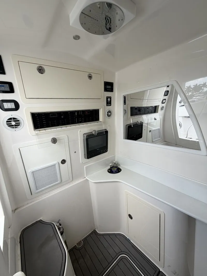 Slide: The Image of Black Water 43 SPORTFISH 2018 - 36