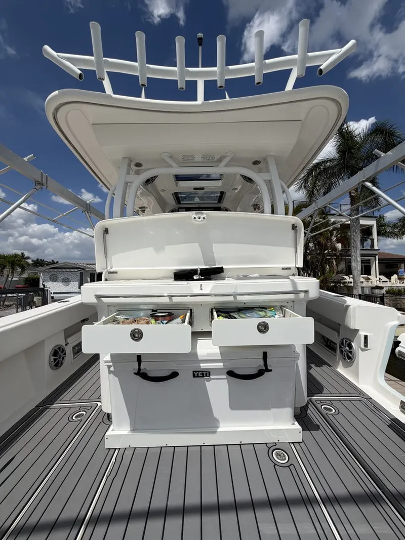 Slide: The Image of Black Water 43 SPORTFISH 2018 - 8