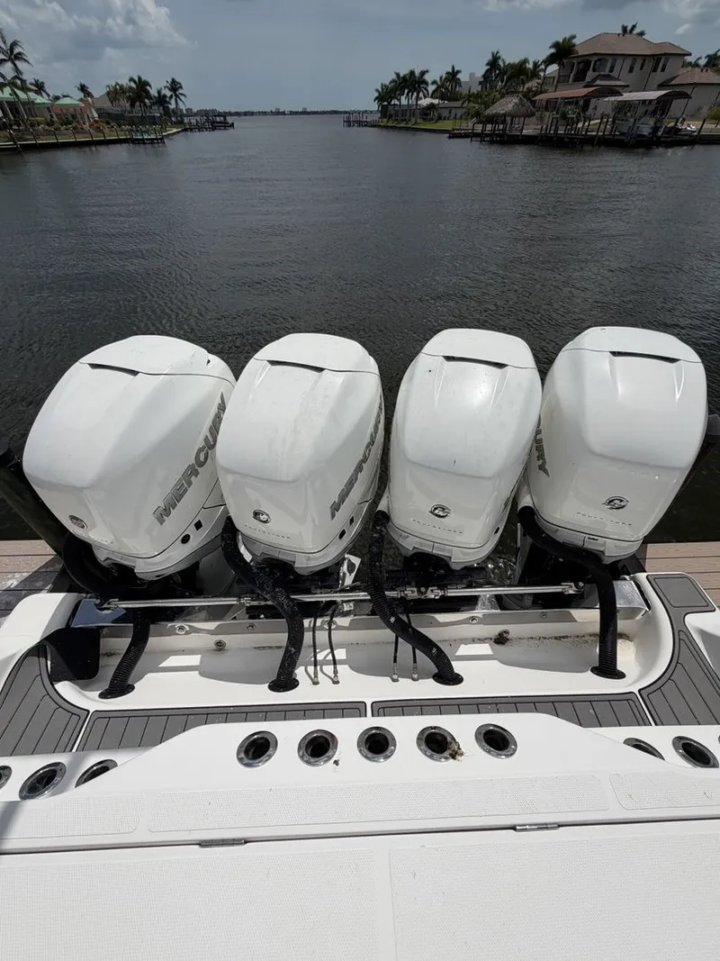Slide: The Image of Black Water 43 SPORTFISH 2018 - 6