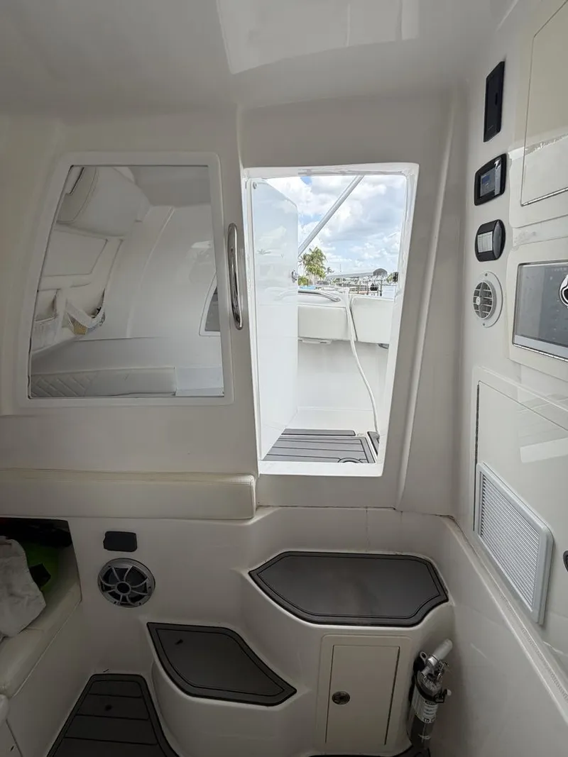 Slide: The Image of Black Water 43 SPORTFISH 2018 - 32