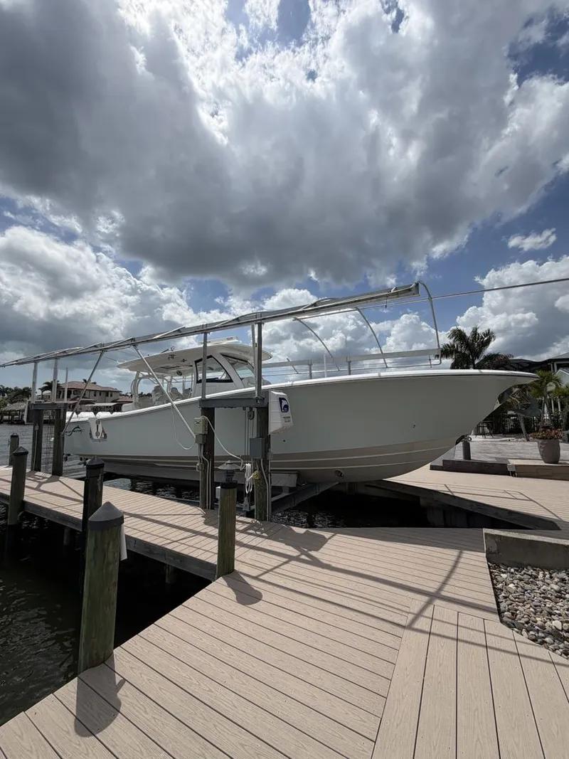 Slide: The Image of Black Water 43 SPORTFISH 2018 - 3