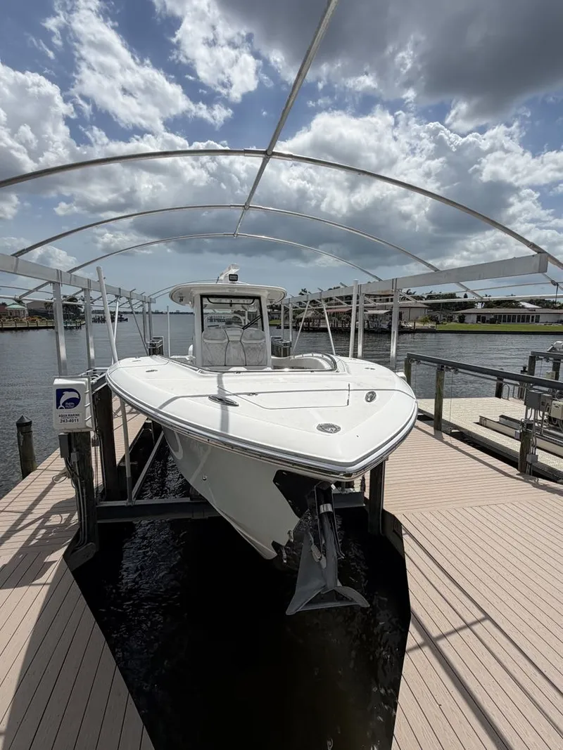 Slide: The Image of Black Water 43 SPORTFISH 2018 - 2