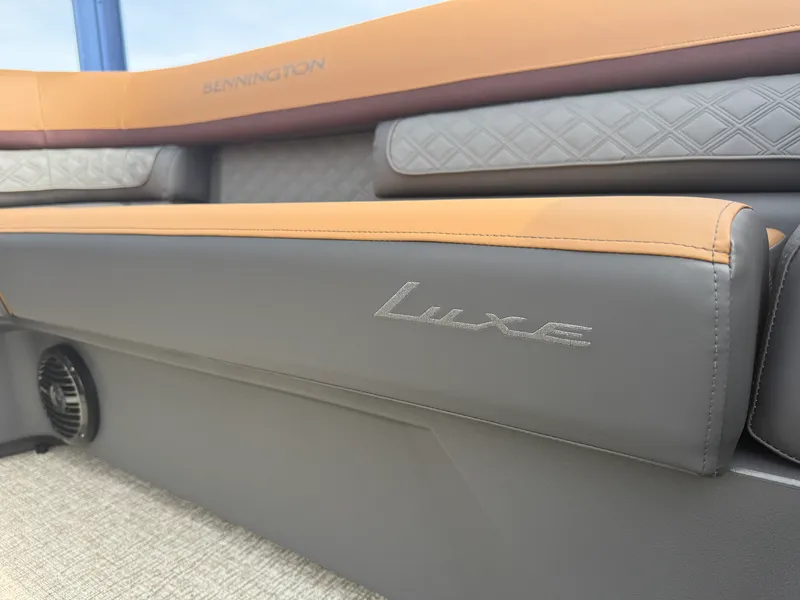 Slide: The Image of Bennington 23 SSB LUXE 2026 - 11