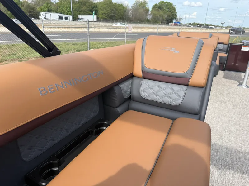 Slide: The Image of Bennington 23 SSB LUXE 2026 - 17