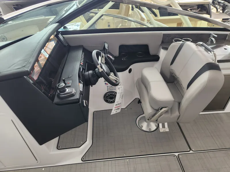 Slide: The Image of Four Winns H9 OB 2025 - 11