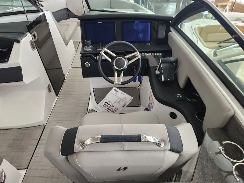 Slide: The Image of Four Winns H9 OB 2025 - 9