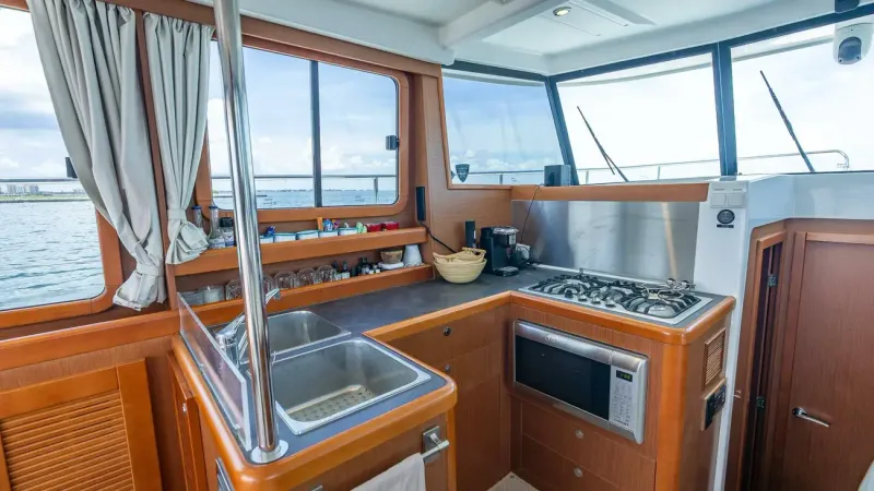 Slide: The Image of Beneteau Swift Trawler 34 2015 - 38