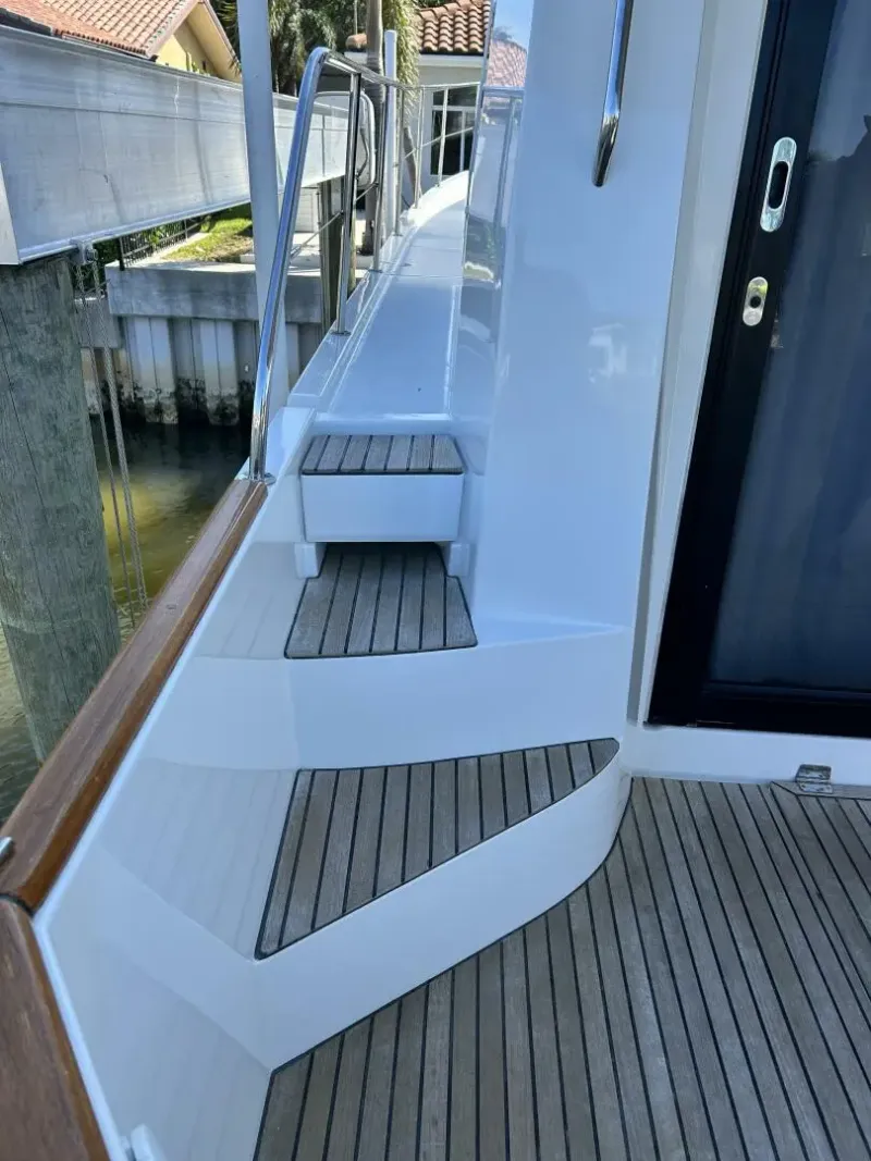 Slide: The Image of Beneteau Swift Trawler 34 2015 - 81