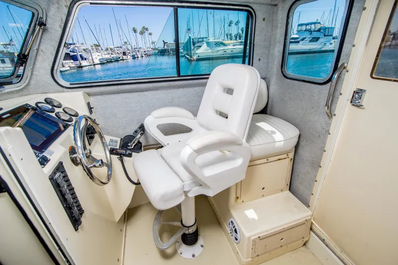 Slide: The Image of Parker Marine 2520 Deep Vee Sport Cabin 2004 - 5